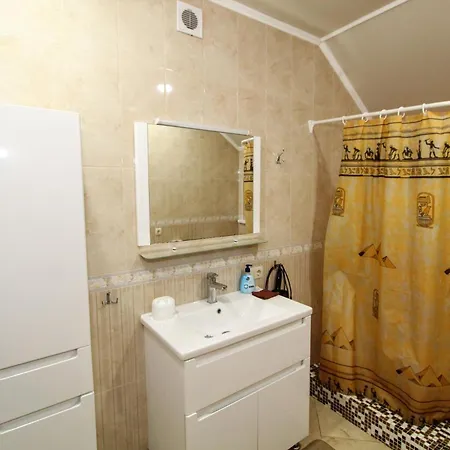 ластівчине гніздо בית הארחה