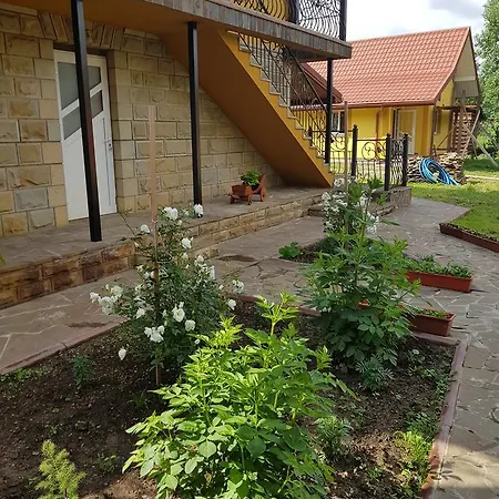 Guest house Lastivchyne Gnizdo Mykulychyn